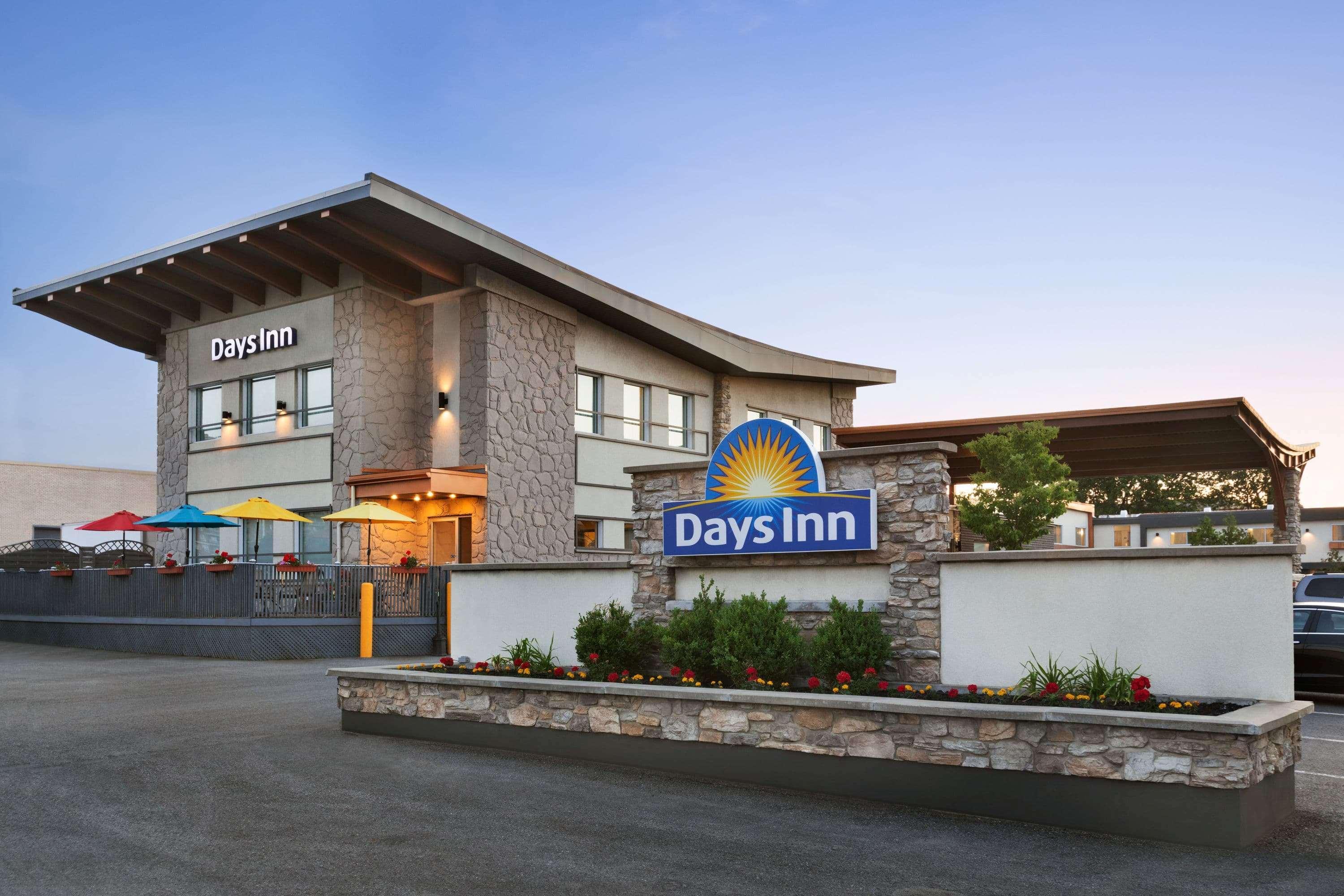 Days Inn By Wyndham Montreal East Exterior foto